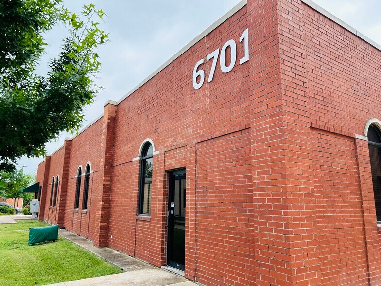 More Photos Of 6705 Heritage Pkwy, Rockwall Unknown For Lease