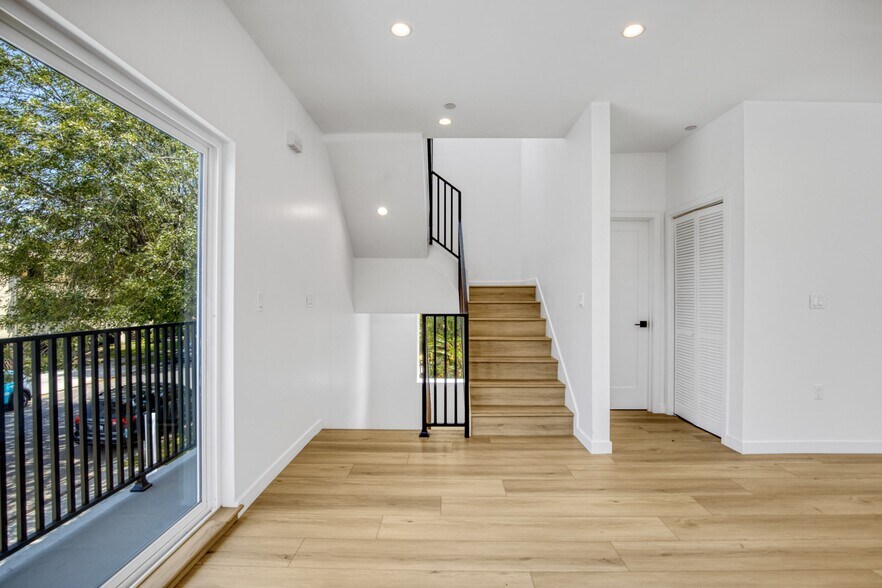 More Photos Of 10828 Hesby St, North Hollywood Apartments For Sale