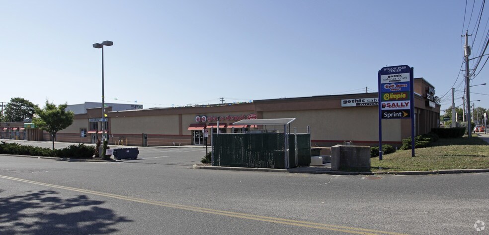 More Photos Of 2119 Broadhollow Rd, Farmingdale Storefront For Lease