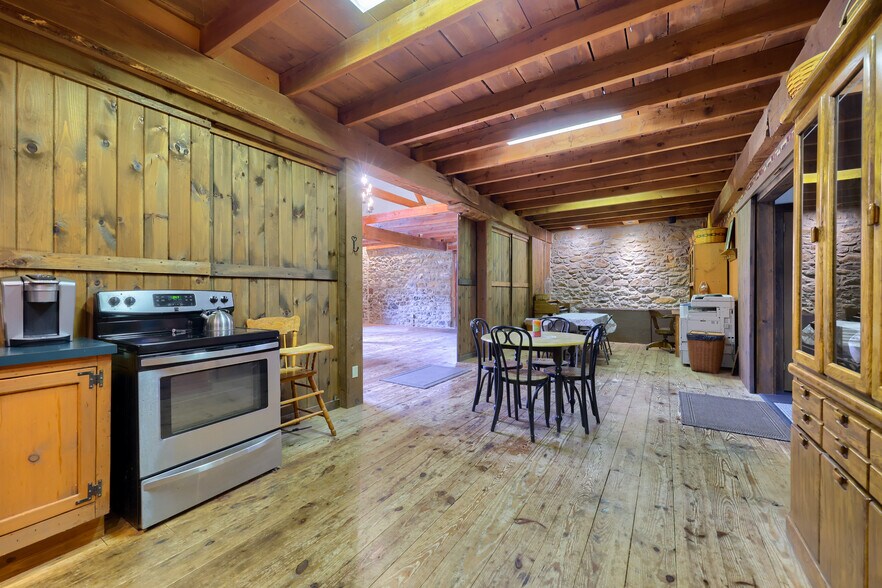 More Photos Of 9043 Mountain Rd, Alburtis Office Residential For Sale