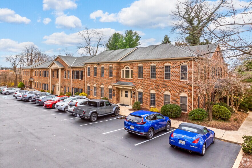 More Photos Of 204 Monroe St, Rockville Office For Sale