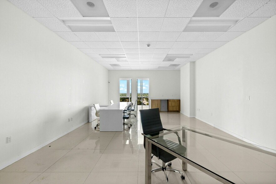 More Photos Of 20200 W dixie Hwy, Aventura Medical For Sale