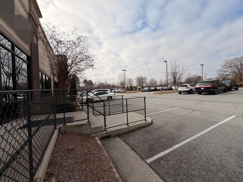 More Photos Of 1380 Eastchester Dr, High Point Medical For Lease