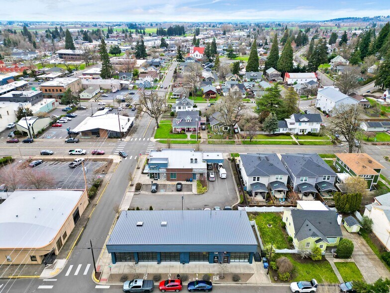 More Photos Of 403 Lewis St, Silverton Health Club For Sale