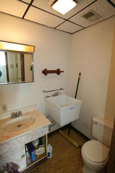 More Photos Of 2476 Broadhead Rd, Aliquippa Storefront Retail Residential For Lease