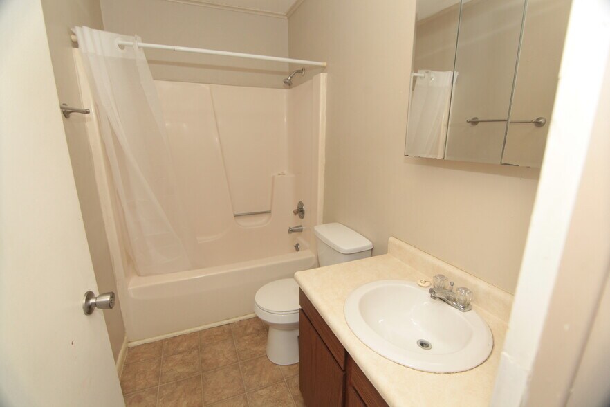 More Photos Of 1524 38th St, Rock Island Office Residential For Sale
