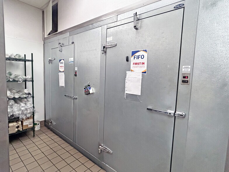 More Photos Of 460 Erin Woods Dr SE, Calgary Restaurant For Sale