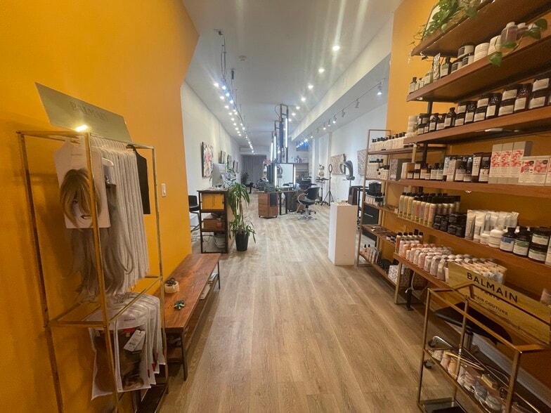 More Photos Of 984 Queen St W, Toronto Storefront Retail Residential For Lease