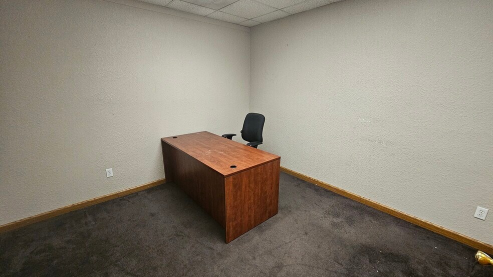 More Photos Of 301 S Ham Ln, Lodi Office For Lease