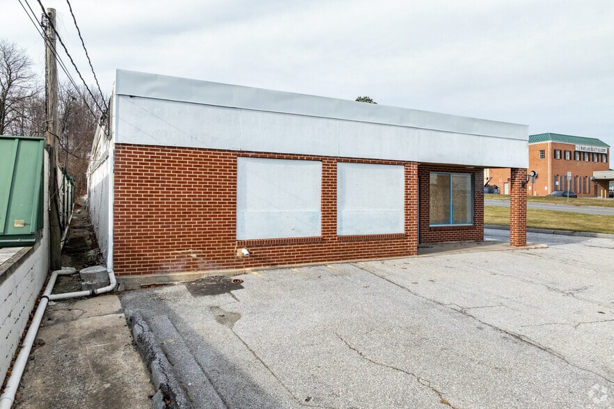 More Photos Of 107 Englar Rd, Westminster Freestanding For Lease