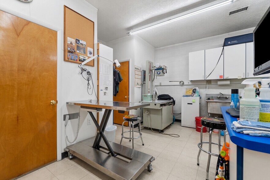 More Photos Of 208 S Washington Blvd, Ogden General Retail For Sale