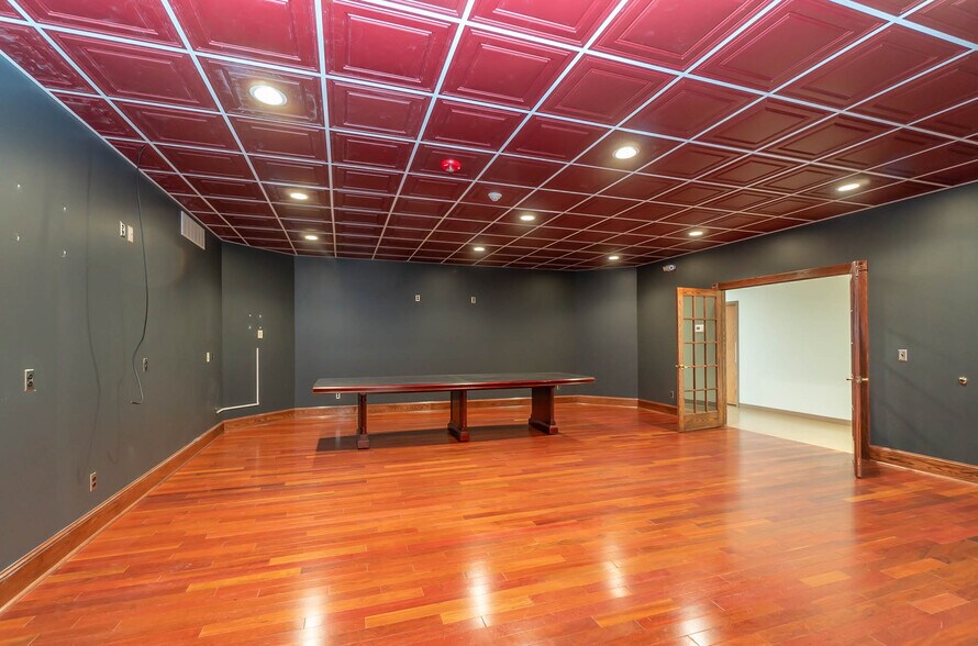 More Photos Of 5225 Hampton Pl, Saginaw Medical For Sale