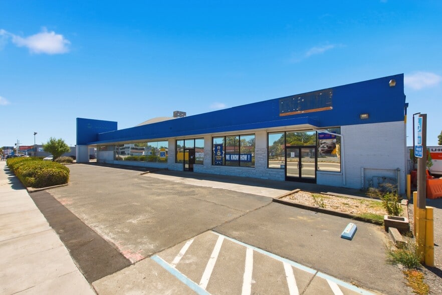 Primary Photo Of 1319-1323 W Texas St, Fairfield Freestanding For Sale