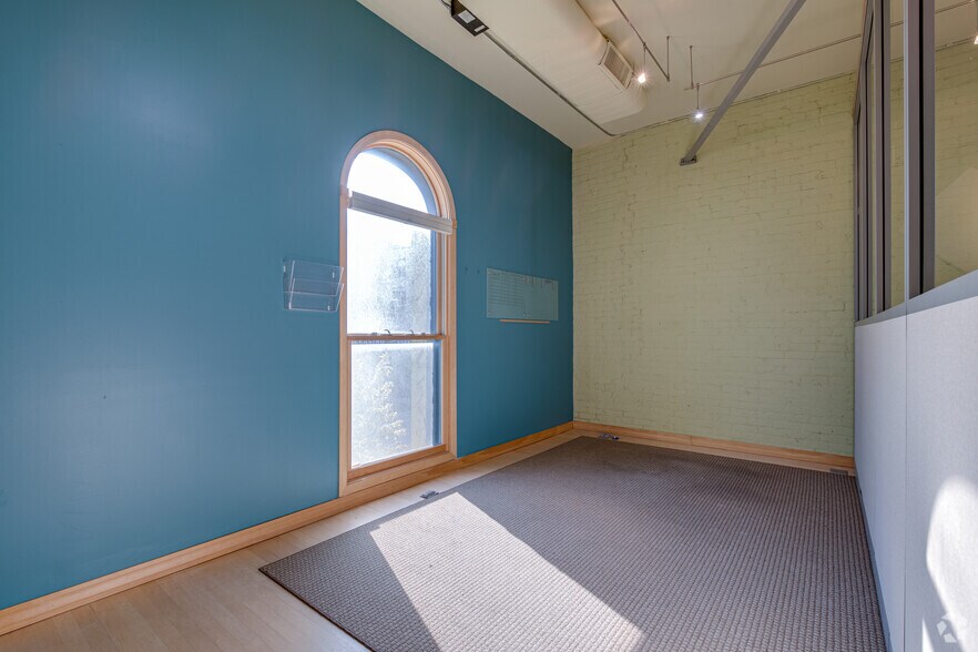 More Photos Of 2604 S Lyndale Ave, Minneapolis Office For Lease