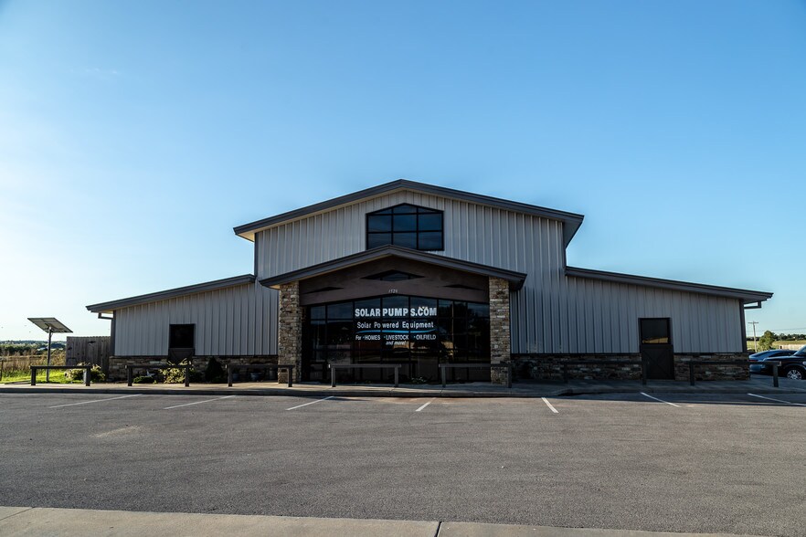 More Photos Of 1520 E Eagle Rd, Weatherford Light Manufacturing For Sale