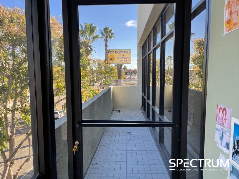 More Photos Of 13808 Ventura Blvd, Sherman Oaks Office For Sale