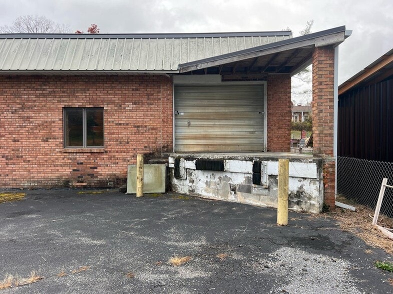 More Photos Of 868 State Route 3 and 12, Hinton Flex For Sale