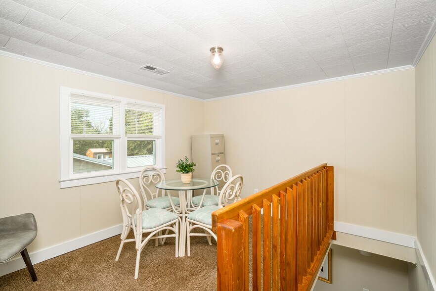 More Photos Of 1113 Lennoxville Rd, Beaufort Loft Creative Space For Sale
