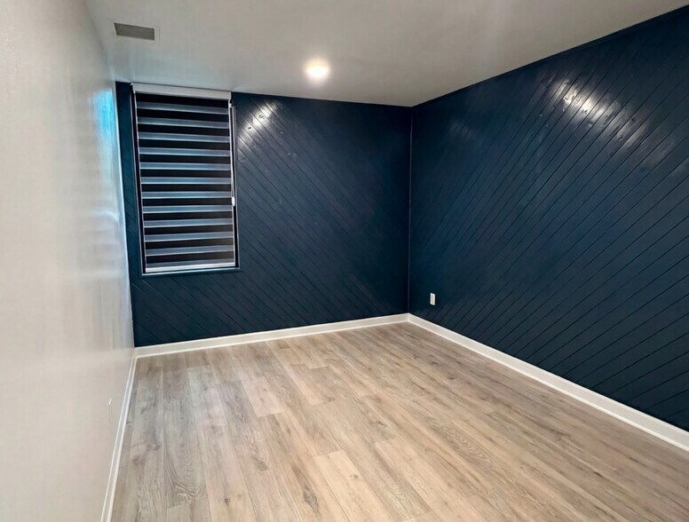 More Photos Of 2301 Empire Ave, Burbank Light Manufacturing For Lease