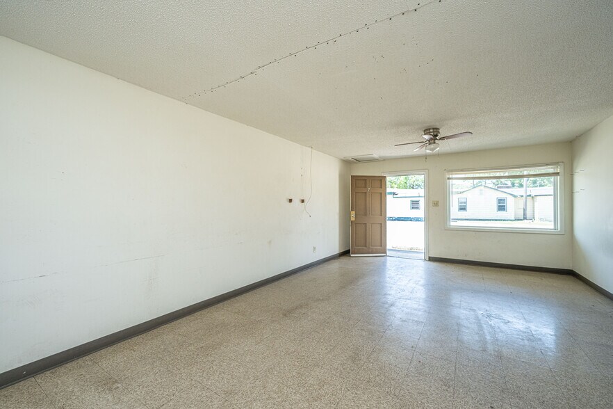 More Photos Of 1058 Edgewater Rd, Pineville Hotel For Sale