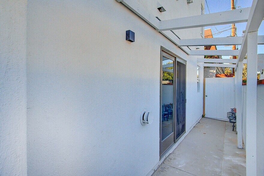 More Photos Of 1147 24th St, Santa Monica Apartments For Sale