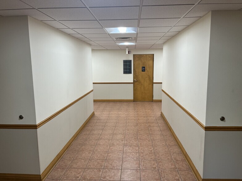 More Photos Of 2501 Chatham Rd, Springfield Office For Lease