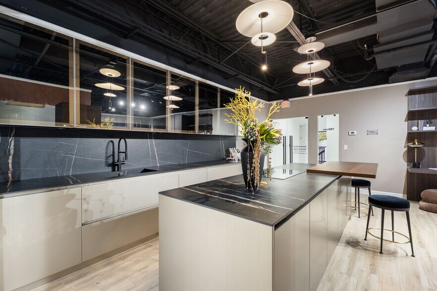 More Photos Of 800 Harbour Dr, Naples Office For Lease