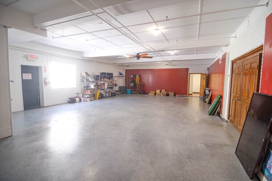 More Photos Of 8-10 E Hoosac St, Adams Restaurant For Lease