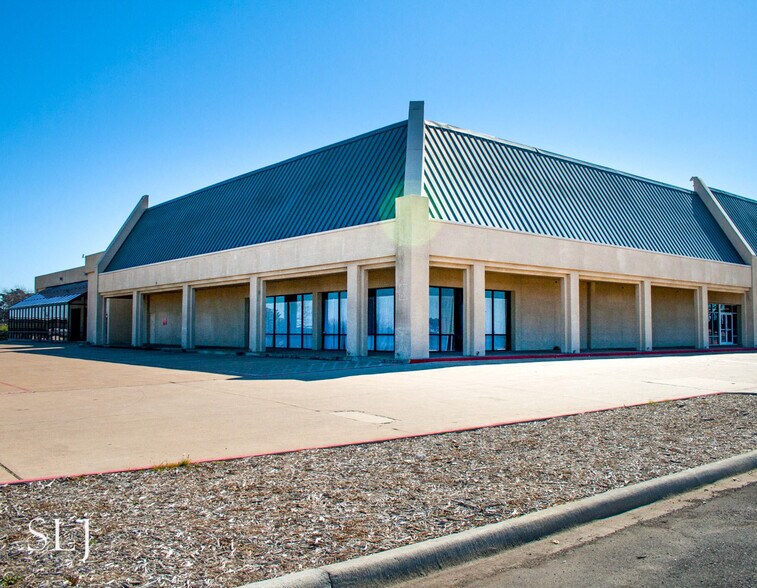 More Photos Of 2323 Big Town Blvd, Mesquite Freestanding For Lease