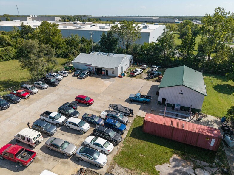 More Photos Of 207 SE 16th Ter, Lee's Summit Industrial For Sale