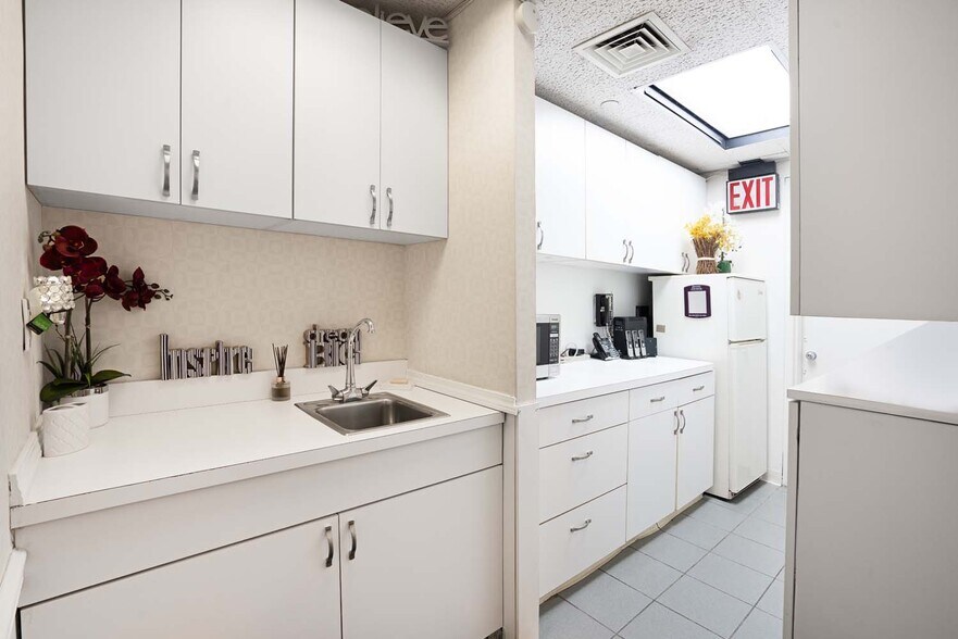 More Photos Of 184-188 E 70th St, New York Apartments For Sale