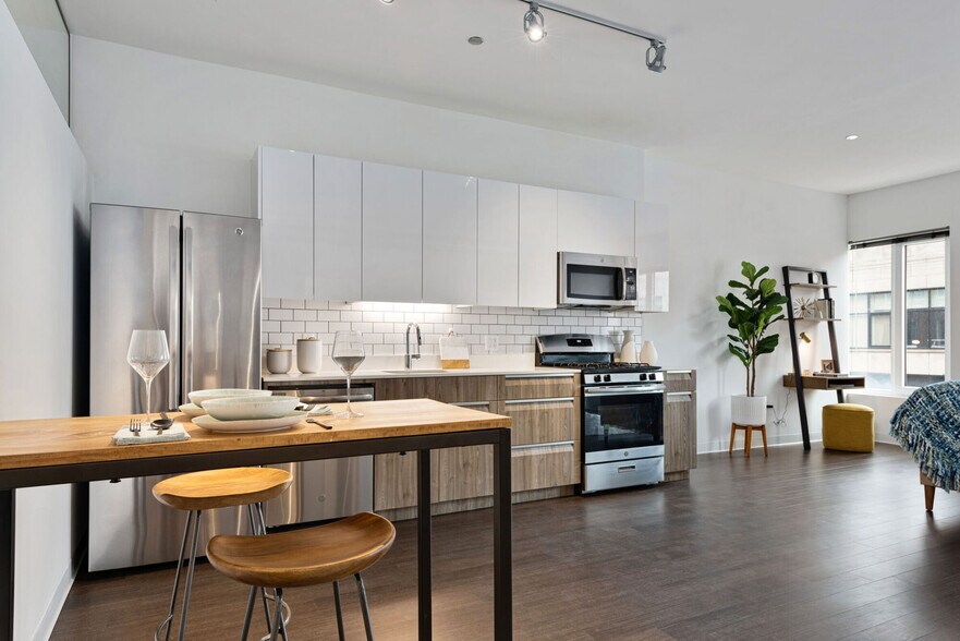 More Photos Of 1980 N Milwaukee Ave, Chicago Apartments For Lease