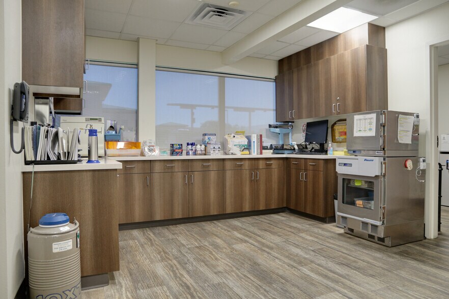 More Photos Of 10225 Austin Dr, Spring Valley Medical For Lease