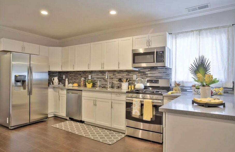 More Photos Of 1753 Church St, Oakland Specialty For Lease