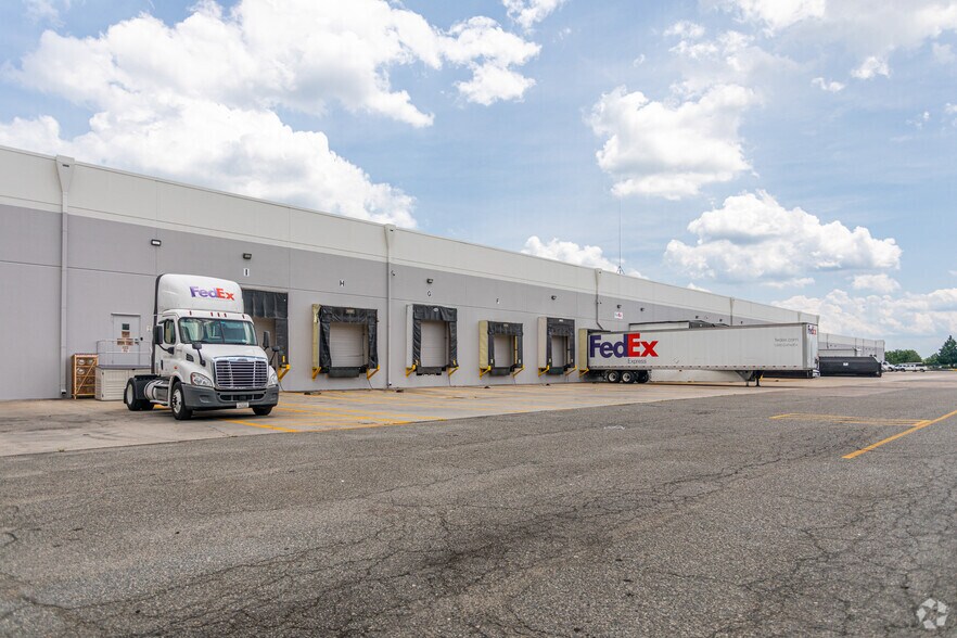 More Photos Of 5200-5210 Anthony Rd, Sandston Distribution For Lease