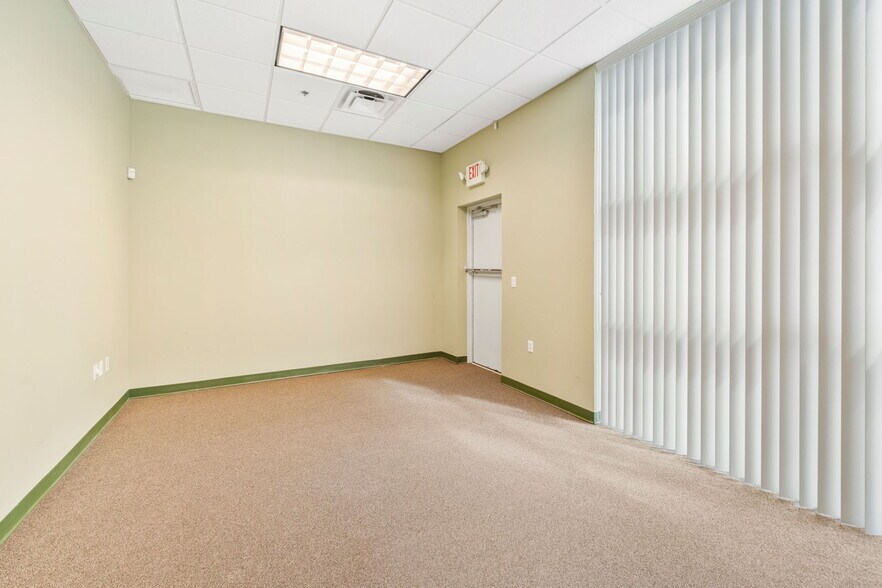 More Photos Of 11602 Lake Underhill Rd, Orlando Flex For Lease