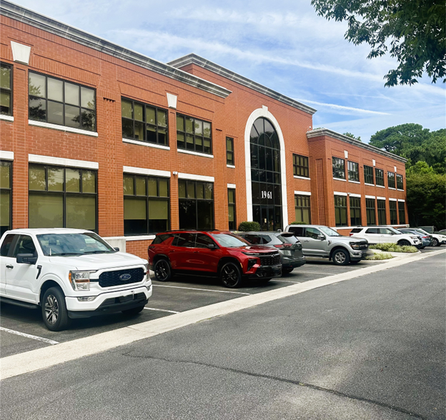 More Photos Of 1961 Diamond Springs Rd, Virginia Beach Warehouse For Lease