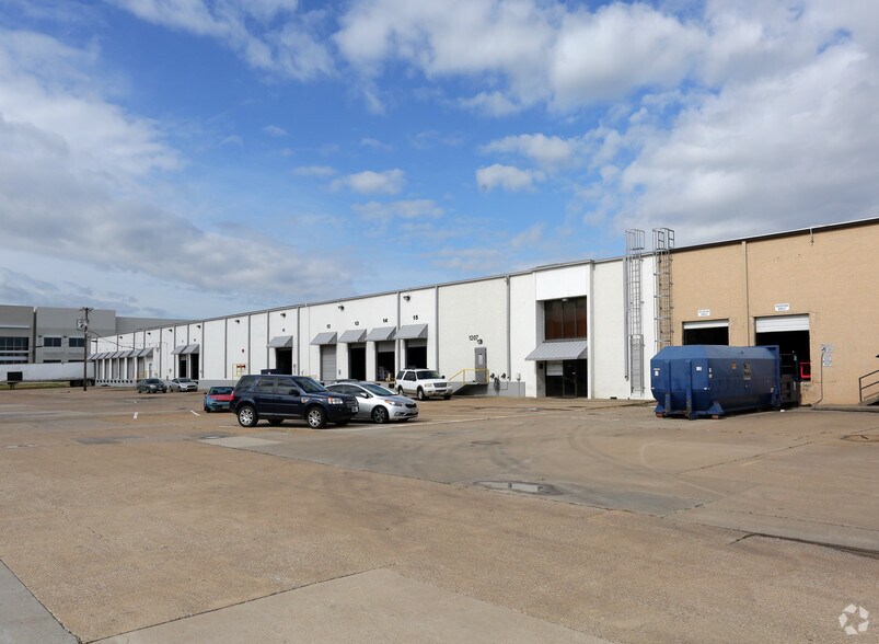 Primary Photo Of 1207 W Crosby Rd, Carrollton Manufacturing For Lease