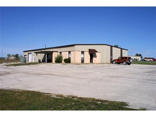 More Photos Of 1708 Industrial Park Dr, Paola Manufacturing For Sale