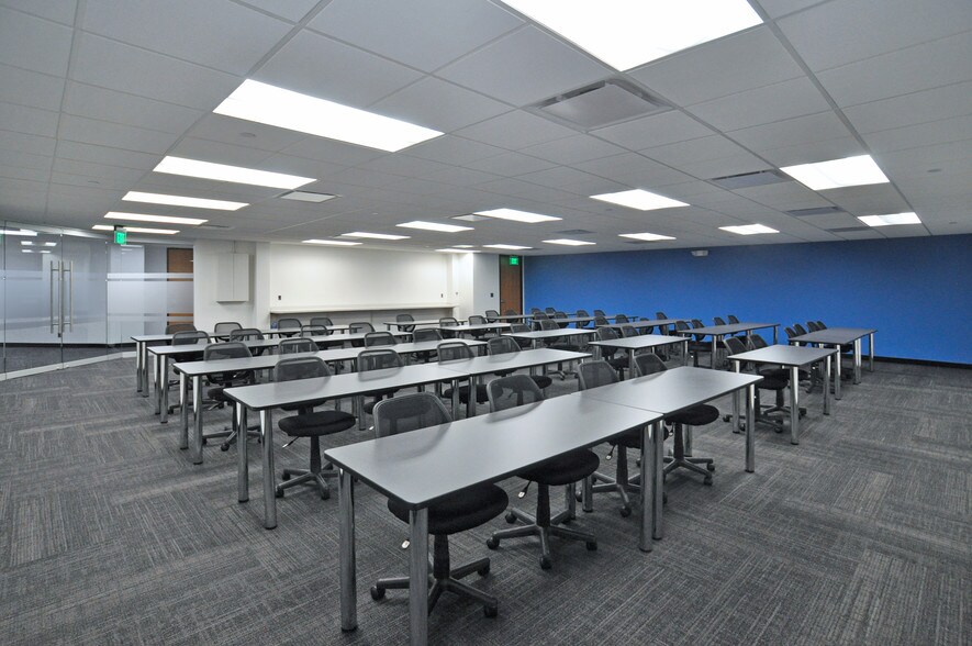 More Photos Of 34505 W 12 Mile Rd, Farmington Hills Office For Lease