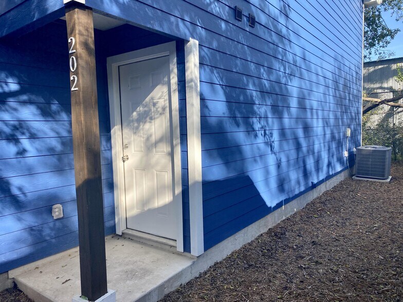 More Photos Of 1522 South Elmendorf St, San Antonio Apartments For Sale