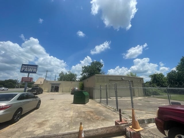 Primary Photo Of 5508 N Navarro St, Victoria Storefront For Sale