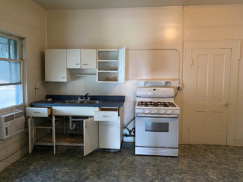 More Photos Of 158 E Colorado St, La Grange Apartments For Sale