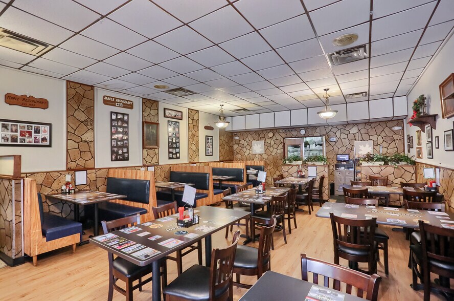 More Photos Of 463 Maplewood Ave, Ambridge Restaurant For Sale