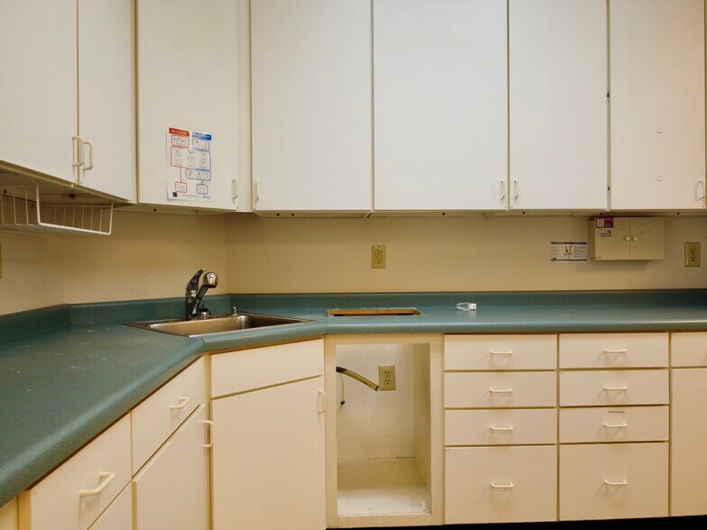 More Photos Of 3218 Mill St, Covington Medical For Sale