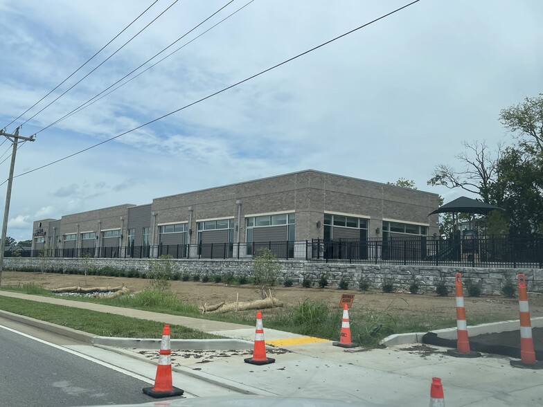 More Photos Of 0 Longpoint Way, Franklin Unknown For Lease