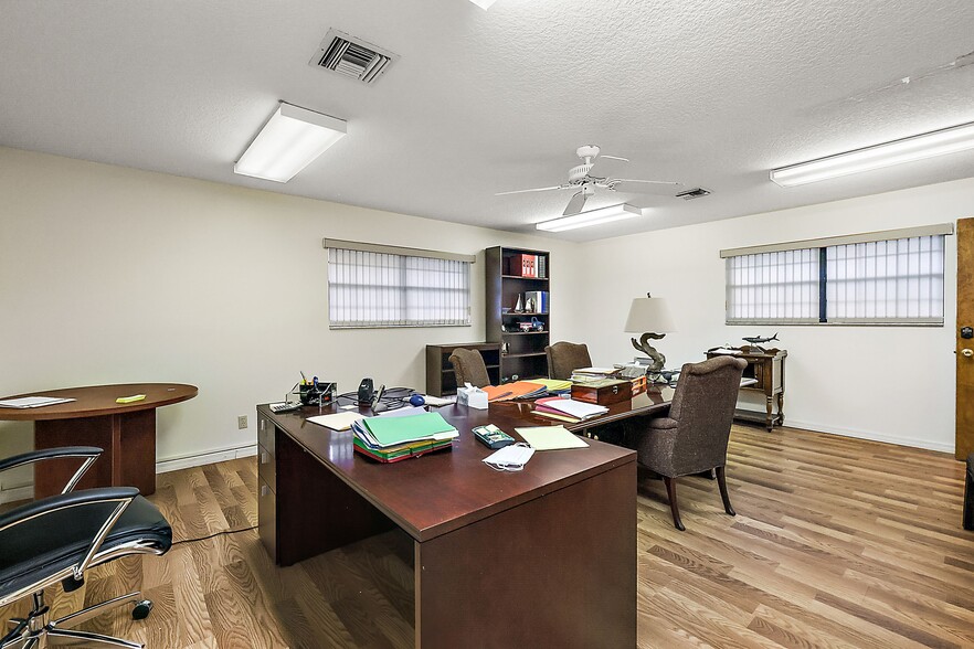 More Photos Of 1020 E North Blvd, Leesburg Medical For Sale