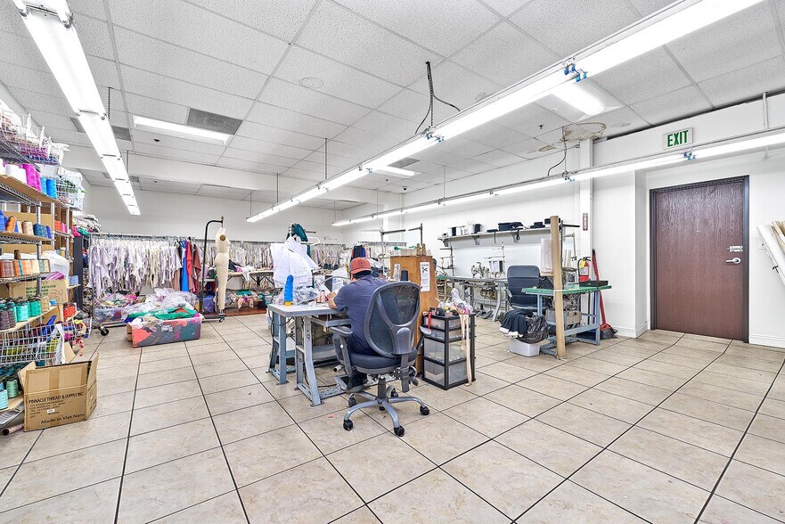 More Photos Of 3900-3912 S Broadway Pl, Los Angeles Manufacturing For Sale