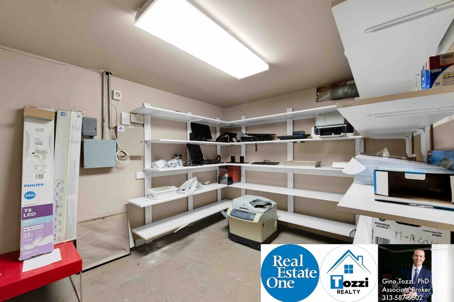 More Photos Of 27253 Van Dyke Ave, Warren Medical For Lease