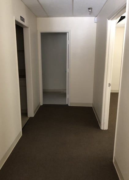 More Photos Of 81880 Dr Carreon Blvd, Indio Medical For Lease